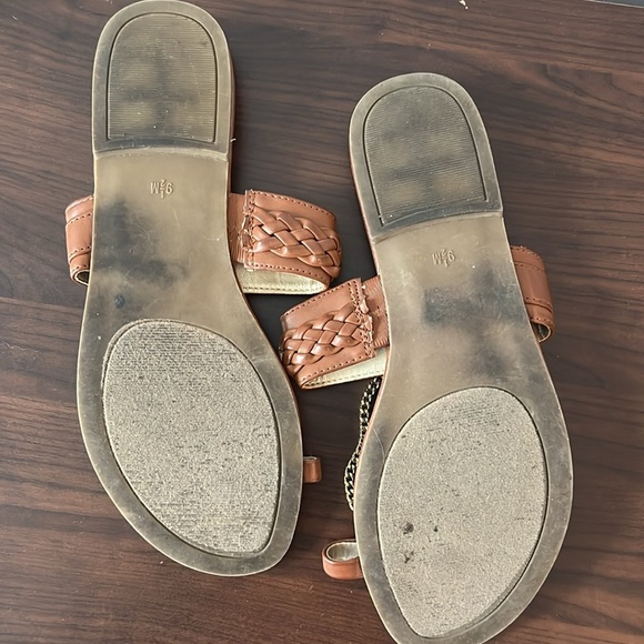 G by Guess Camel Brown Toe Ring Sandals - Picture 3 of 6